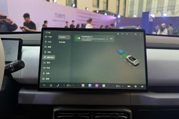 Pin của mẫu xe SUV Fang Cheng Bao Ti3 Flash Charging Edition 2026 được tích hợp vào khung xe. Xe có khả năng cấp điện ra ngoài với công suất 6 kW.