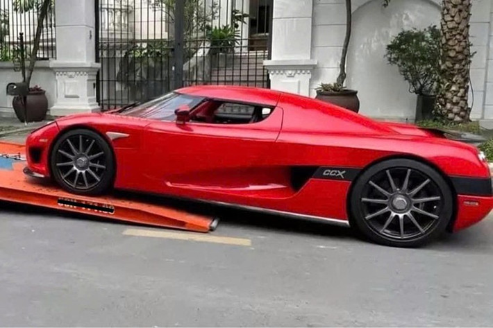 Trên toàn thế giới chỉ có đúng 30 chiếc siêu xe Koenigsegg CCX sản xuất, trong đó, có vài xe không may đã bị tai nạn nghiêm trọng, khiến kết cấu xe bị hỏng nặng nề, và nhiều khả năng khó có thể sửa chữa lại nguyên vẹn, nên độ hiếm của Koenigsegg CCX là không phải bàn cãi.