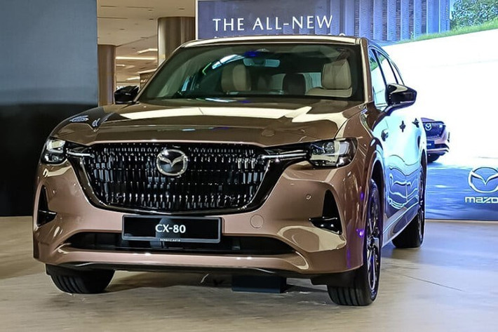 Tại thị trường Malaysia, giá xe Mazda CX-80 phiên bản Skyactiv-G 2.5L PHEV AWD High Plus có mức giá bán 296.610 RM (khoảng 1,85 tỷ đồng). Xe được bảo hành 5 năm hoặc 100.000 km, kèm bảo dưỡng miễn phí trong 5 năm.