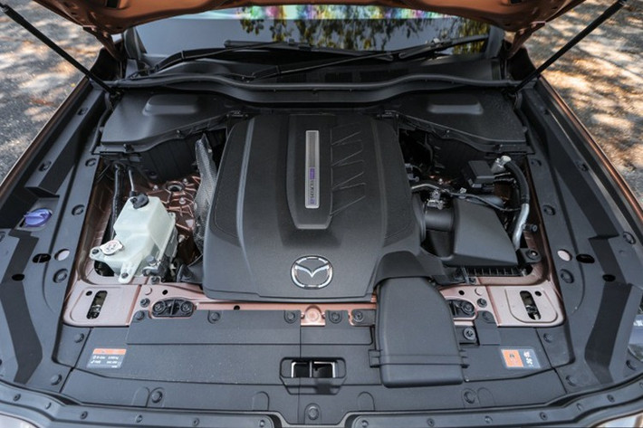 Mazda cho biết, mẫu xe SUV CX-80 có khả năng đạt tốc độ tối đa 195 km/h, hướng đến những khách hàng cần một chiếc SUV mạnh mẽ nhưng tiết kiệm năng lượng và thân thiện với môi trường.