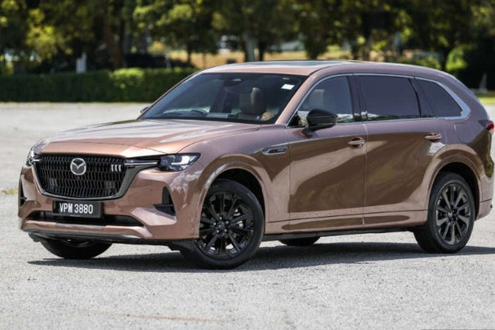 Mazda Malaysia đã chính thức trình làng vfa mở bán mẫu xe SUV ba hàng ghế Mazda CX-80 2026 mới. Tại thị trường Malaysia, mẫu xe này chỉ được phân phối với 1 phiên bản duy nhất CX-80 2.5L PHEV AWD High Plus.