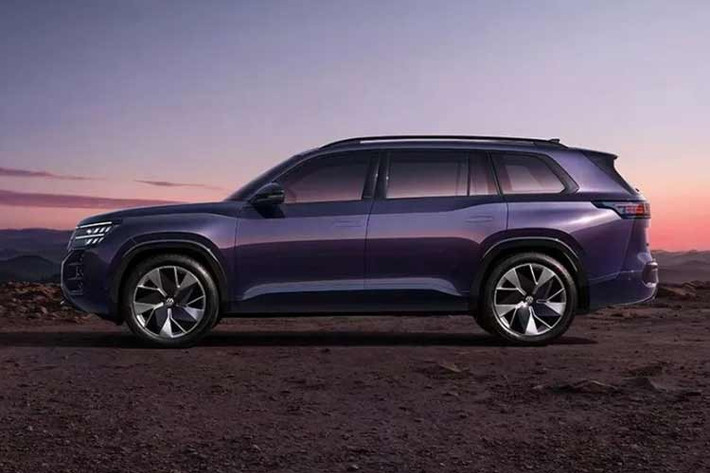 Bản cao cấp Volkswagen Teramont Pro Max 2026 có mức giá tạm tính là 2,888 tỷ đồng, cung cấp ba màu sơn là trắng, tím và xanh. Khách hàng chốt cọc mẫu xe này sẽ được hưởng chính sách bảo hành ba năm hoặc 100.000 km, kèm gói ưu đãi ba năm bảo dưỡng miễn phí.