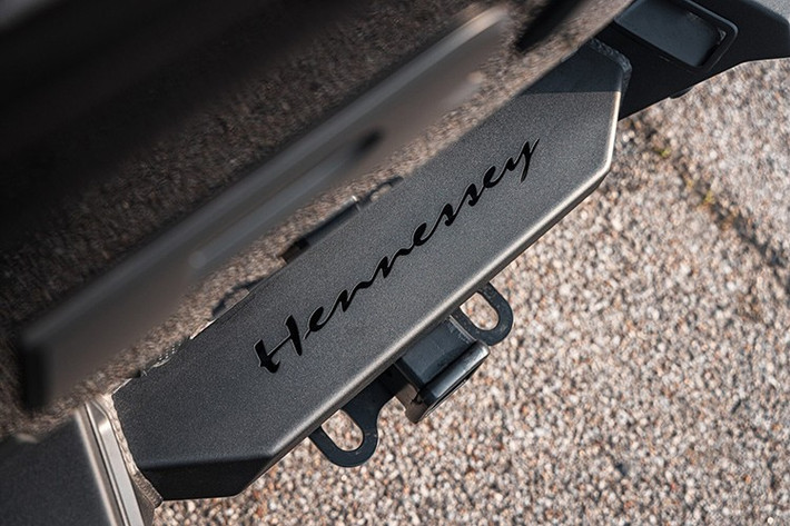 Tuy nhiên, Hennessey đã đẩy công suất lên 700 mã lực với các nâng cấp như tăng áp suất, hệ thống ống xả thép không gỉ cải tiến, bản remap động cơ được phát triển nội bộ cho động cơ 6 xy-lanh tăng áp.