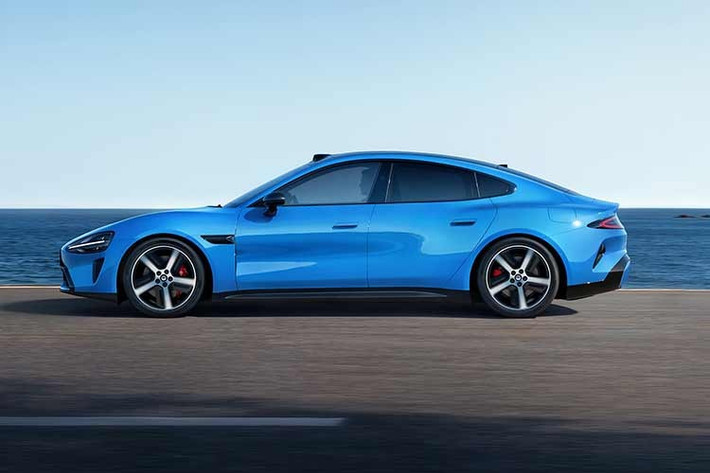 Hiện tại, SU7 thế hệ trước đang trong giai đoạn xả hàng tồn kho và không còn nhận đặt cấu hình cá nhân. Xiaomi đang điều chỉnh dây chuyền sản xuất để tập trung cho SU7 mới, đồng thời đảm bảo nguồn cung ổn định khi bước sang thế hệ mới.