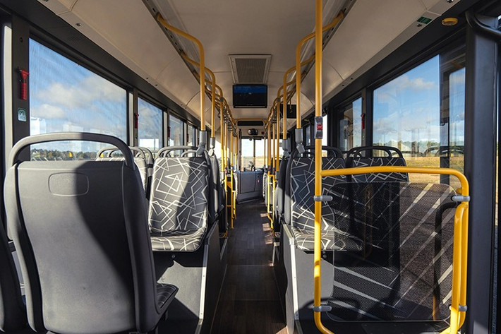 Xe đáp ứng các tiêu chuẩn an toàn khắt khe của châu Âu với loạt tính năng hỗ trợ lái nâng cao (ADAS): phanh ABS/EBD/BA, hỗ trợ khởi hành ngang dốc, cảm biến áp suất lốp, cảnh báo điểm mù, cảnh báo va chạm trước/sau, giới hạn tốc độ thông minh. Camera lùi, camera hành trình và máy đo nồng độ cồn cũng có thể lắp đặt tùy theo nhu cầu của đơn vị vận hành.