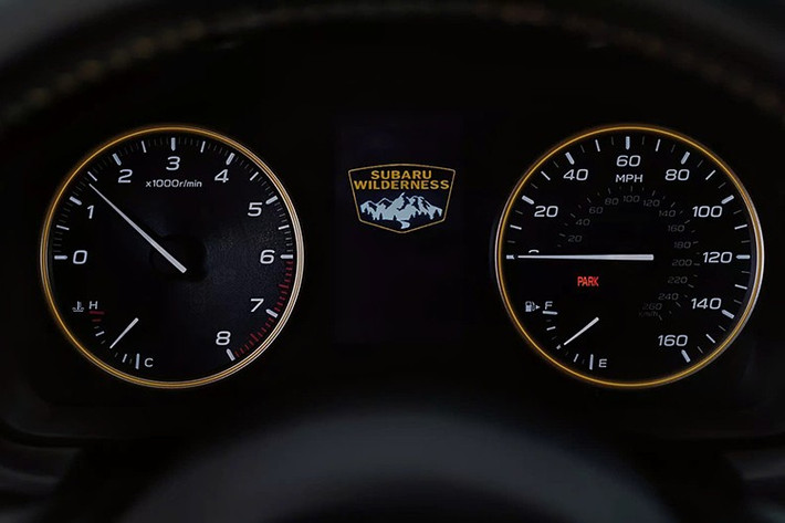 Trong khi đó, bản tại Mỹ dùng động cơ 2.5L cho công suất 182 mã lực. Dù vậy, cả hai đều trang bị hệ dẫn động bốn bánh toàn thời gian đối xứng của Subaru.