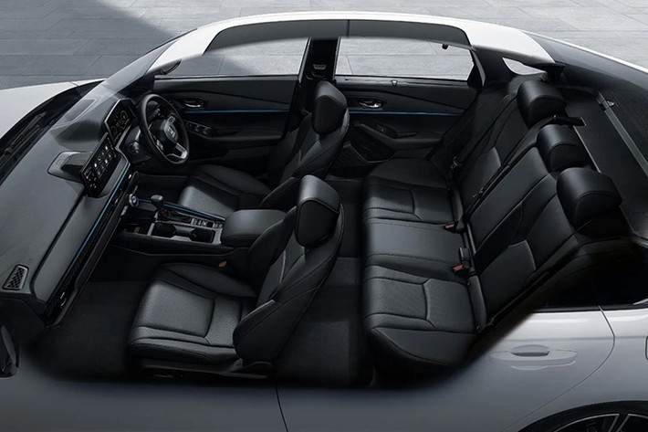 Gói hỗ trợ an toàn Honda SENSING được trang bị tiêu chuẩn, bao gồm loạt tính năng như phanh khẩn cấp tự động, hỗ trợ giữ làn, kiểm soát hành trình thích ứng, đèn pha tự động và cảnh báo va chạm phía trước.