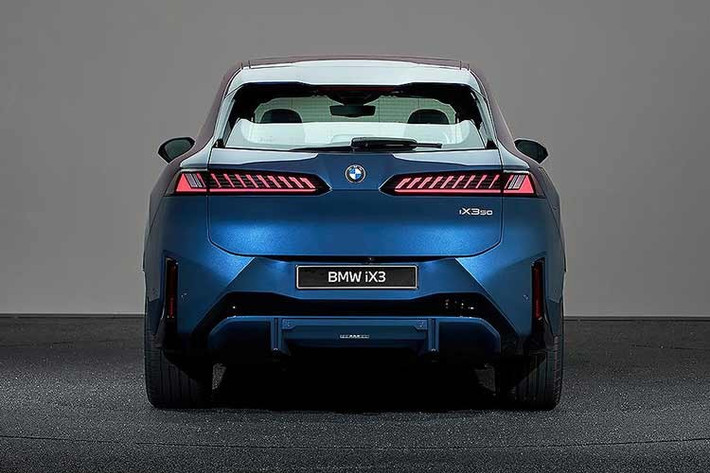 BMW iX3 thế hệ mới vì thế không chỉ là một mẫu SUV điện, mà là tuyên ngôn cho giai đoạn chuyển mình quan trọng nhất của BMW trong nhiều thập kỷ.BMW iX3 tại CES 2026 cho thấy ranh giới giữa “xe hơi” và “thiết bị công nghệ” đang ngày càng mờ đi.