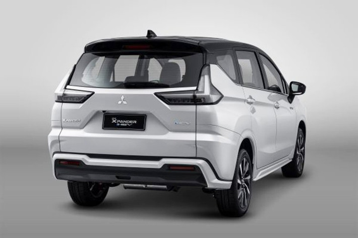 Thay vào đó Xpander thế hệ mới sẽ sử dụng hệ truyền động hybrid toàn phần dung tích 1.6L. Hai phiên bản sẽ được giới thiệu bao gồm Xpander HEV và Xpander Cross HEV, hướng tới nhóm khách hàng tìm kiếm mẫu MPV tiết kiệm nhiên liệu và thân thiện với môi trường.