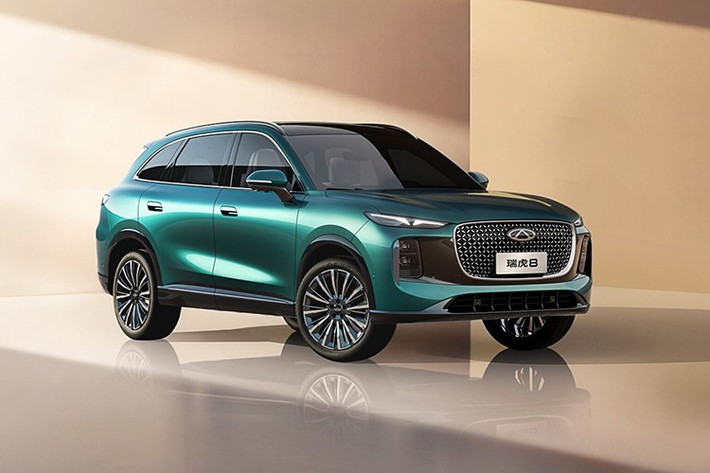 Tiggo 8 thế hệ thứ năm được định vị trong phân khúc SUV gia đình 5 chỗ, cạnh tranh trực tiếp với Jetour X70 và Geely Boyue L tại thị trường nội địa Trung Quốc. Với thiết kế mới, trang bị cao cấp và giá bán cạnh tranh, Tiggo 8 sẽ tiếp tục là một trong những mẫu SUV chủ lực của Chery trong giai đoạn 2025–2026.