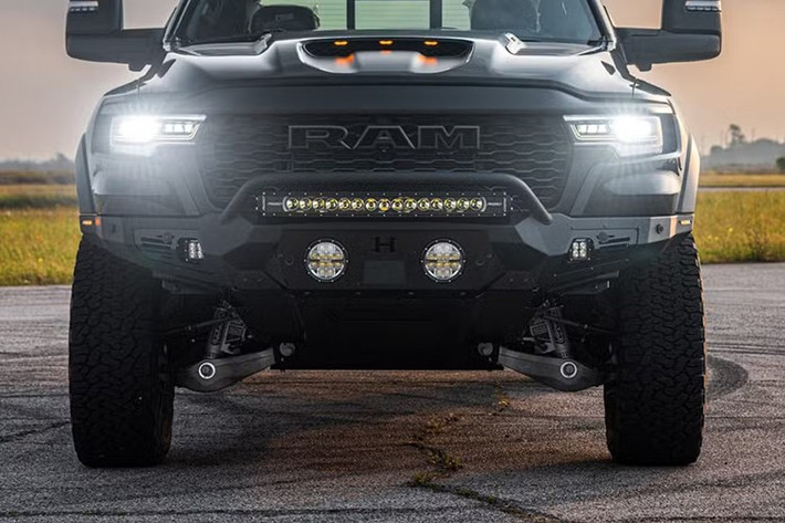 Hennessey cam kết bảo hành 3 năm hoặc 36.000 dặm (khoảng 58.000 km) cho Mammoth. Trước khi Ram 1500 trang bị động cơ HEMI V8 và TRX với cỗ máy Hellcat, Hennessey ra mắt Mammoth với động cơ Hurricane rõ ràng đạt công suất ấn tượng.