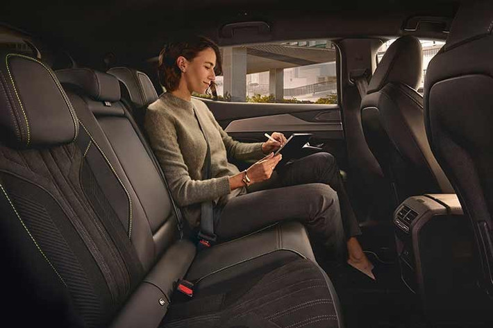 Xe dùng pin NMC (Nickel Manganese Cobalt) dung lượng 58,2 kWh, mang lại phạm vi hoạt động 456 km theo chuẩn WLTP. Xe hỗ trợ sạc nhanh DC tối đa 120 kW, cho phép sạc từ 20% lên 80% trong khoảng 30 phút.