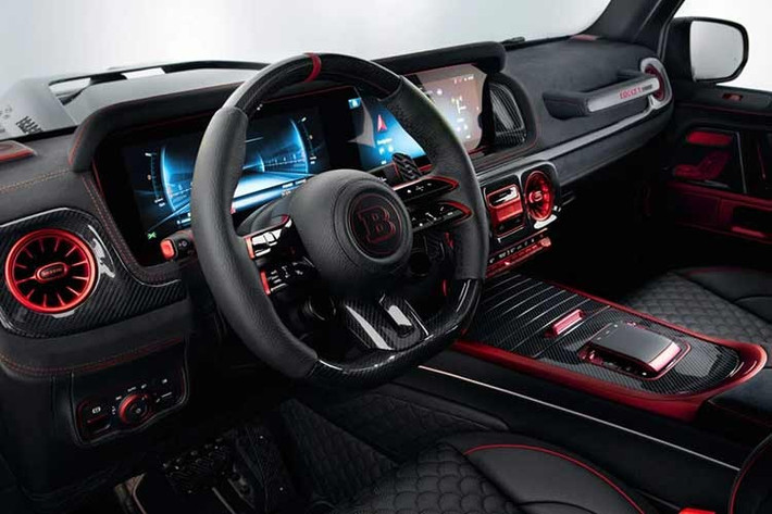 Nội thất BRABUS 900 ROCKET EDITION là một kiệt tác BRABUS Masterpiece hoàn toàn tùy chỉnh, chế tác thủ công để phù hợp với tính cách hiệu suất cao của siêu xe. Họa tiết may trang trí BRABUS “Shell” tại ghế ngồi, ốp cửa và sàn cả khoang hành khách lẫn cốp sau.