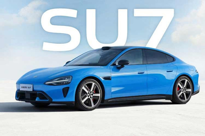 Xe được trang bị tiêu chuẩn 25 tính năng hỗ trợ lái, trong khi bản Max bổ sung thêm 9 túi khí, kết cấu khung thép cường lực và các giải pháp an toàn nâng cao. Bên cạnh đó, mẫu xe điện này còn được trang bị nhiều tiện ích đáng chú ý như tủ lạnh tích hợp dung tích 4,4 lít có thể làm lạnh hoặc làm ấm, hệ thống âm thanh từ 14 đến 25 loa hỗ trợ Dolby Atmos, cùng khả năng kết nối hiện đại thông qua 5G, UWB và Wi-Fi 7.