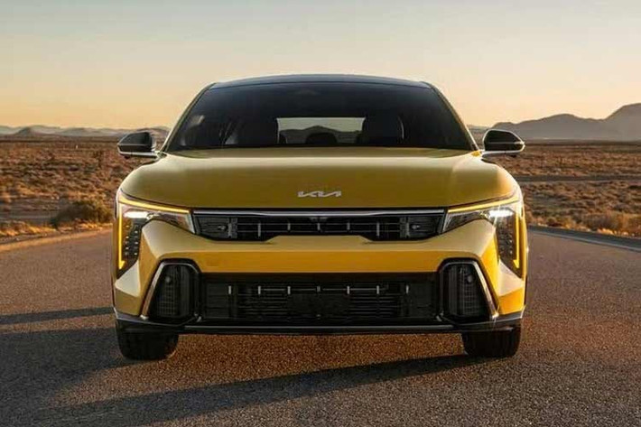 Về an toàn chủ động và hỗ trợ người lái, bạn sẽ có Hệ thống hỗ trợ tránh va chạm điểm mù, hệ thống kiểm soát hành trình thông minh, hệ thống hỗ trợ lái xe trên đường cao tốc 2.0 (HDA 2.0), hệ thống hỗ trợ tránh va chạm phía trước và hệ thống hỗ trợ tránh va chạm phương tiện cắt ngang phía sau.