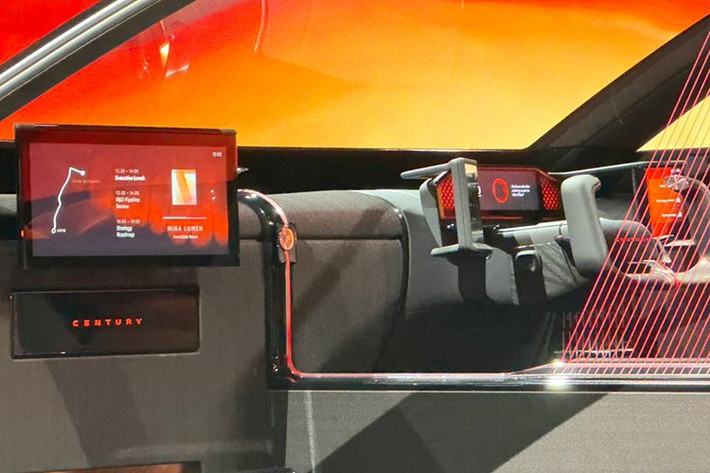 Nếu SUV Century 2023 nhấn mạnh sự sang trọng cho người ngồi sau, thì One of One mang phong cách tập trung vào người lái nhiều hơn, với thiết kế khí động học và gầm cao hiện đại. Điểm nhấn đặc biệt của mẫu concept là cửa trượt bên hành khách – thay cho thiết kế bản lề truyền thống – cùng khoang nội thất có bố trí lệch pha độc đáo.