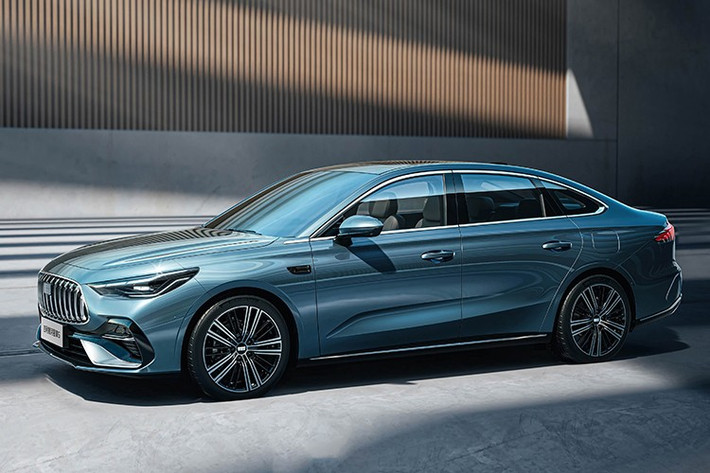 Geely Galaxy đã công bố hình ảnh chính thức của mẫu sedan hybrid sạc điện Starshine 6 sắp ra mắt. Mẫu xe mới này dự kiến ​​sẽ nằm dưới phân khúc của Geely Galaxy A7 mới ra mắt gần đây và Galaxy Starshine 8.