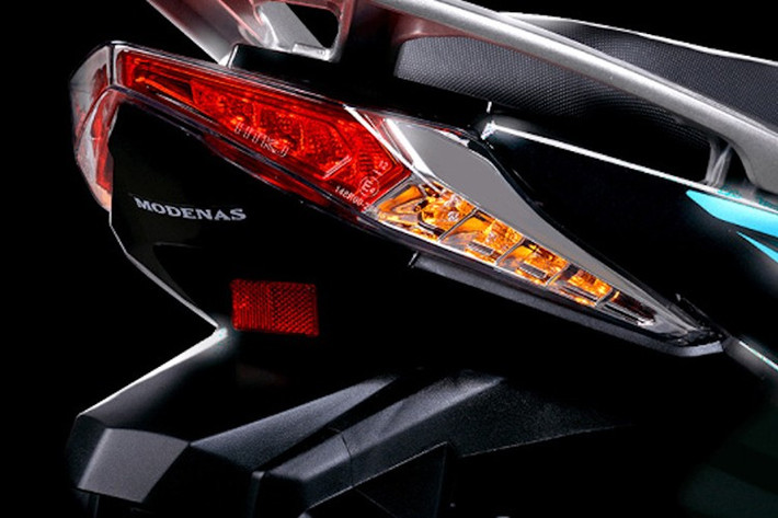 Bộ mâm 14 inch trước sau giúp xe vận hành ổn định hơn trên nhiều loại mặt đường. Hệ thống phanh trước sử dụng đĩa 220 mm, trong khi phanh sau là tang trống tiêu chuẩn.