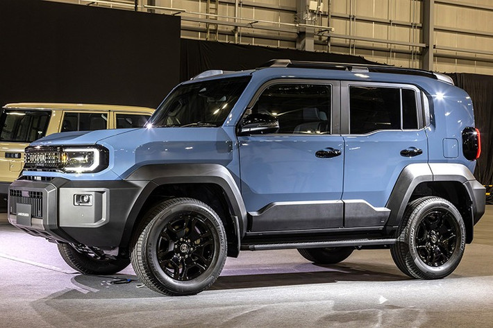 Không chỉ là một chiếc SUV nhỏ gọn mang phong cách hoài cổ, FJ còn là lời khẳng định rằng tinh thần Land Cruiser chưa từng mất đi – chỉ là đang khoác lên mình một diện mạo mới, trẻ trung và gần gũi hơn. Hiện mức giá xe Toyota Land Cruiser FJ 2026 chưa được công bố chính thức.