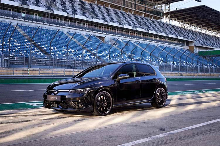 Tuy nhiên, mức giá khởi điểm từ hơn 1,2 tỷ đồng tại Việt Nam có thể khiến Golf gặp không ít khó khăn trong việc cạnh tranh với các mẫu xe Nhật cùng phân khúc như Honda Civic hay Mazda3.