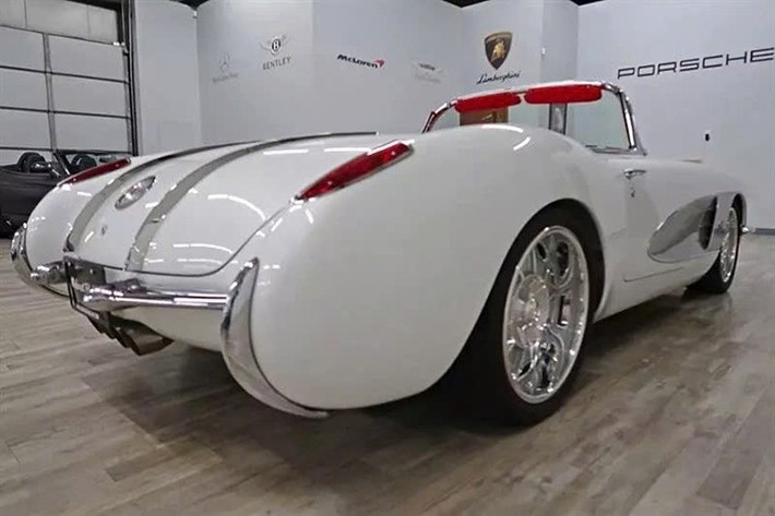 Chevrolet tập trung vào dòng xe cỡ lớn vào năm 1958. Sự ra mắt của Impala, cùng với việc ra mắt kiểu dáng mới trên toàn bộ dòng sản phẩm, đã đưa công ty lên vị trí dẫn đầu tại Hoa Kỳ. Impala được ra mắt với tư cách là phiên bản Bel Air hàng đầu, đạt được vị thế dẫn đầu một năm sau đó và cuối cùng trở thành mẫu xe bán chạy nhất nước Mỹ.