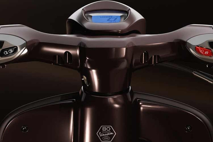 Theo thông báo từ nhà sản xuất, Vespa 946 Horse 2026 sẽ chỉ được xuất xưởng đúng 888 chiếc trên toàn thế giới, con số tượng trưng cho sự may mắn và phát lộc.