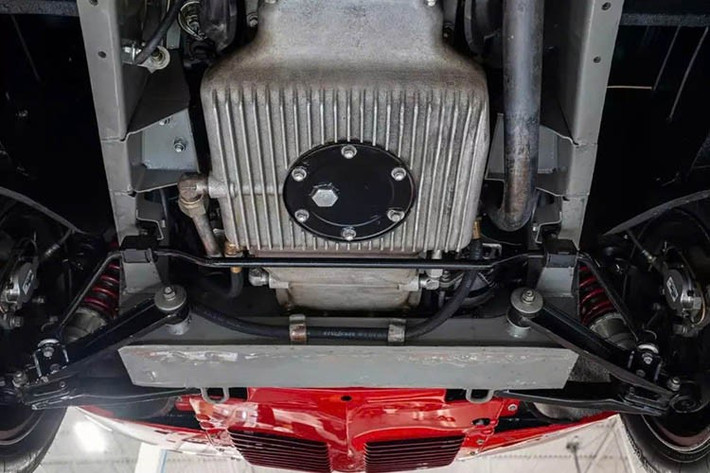 Tính đến thời điểm viết bài này, phiên đấu giá trên Bring a Trailer đã ghi nhận mức giá cao nhất là 400.000 đô la, và dự kiến ​​sẽ kết thúc sau 1 tuần nữa. Trước đó, vào tháng 11 năm 2025, chiếc xe này được Graham Rahal Performance rao bán với giá 1,25 triệu đô la, cho thấy cựu tay đua này đang tìm kiếm một mức giá 7 chữ số.