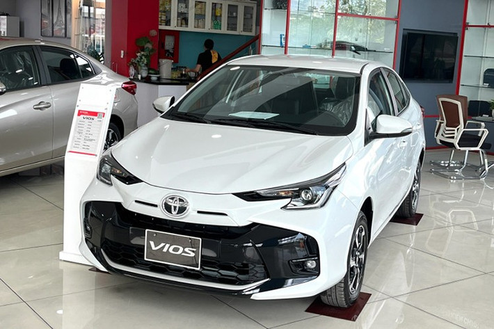 6. Toyota Vios: 1.292 xe Toyota Vios đạt doanh số bán 1.292 xe, tăng 566 xe so với tháng 8/2025, Mức ưu đãi giảm giá tương đương mức hỗ trợ 100% lệ phí trước bạ được Toyota Việt Nam kiên trì áp dụng giúp Toyota Vios tạo được lợi thế cạnh tranh về giá trong khi danh tiếng đã được tạo dựng.