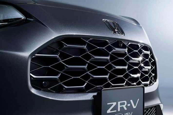 Tùy theo nhu cầu cá nhân, khách hàng có thể linh hoạt lựa chọn giữa hệ dẫn động cầu trước hoặc hệ dẫn động bốn bánh toàn thời gian AWD. Đối với phiên bản cao cấp Z, Honda tập trung vào việc trau chuốt các chi tiết tinh tế nhằm gia tăng trải nghiệm thực dụng cho người dùng.