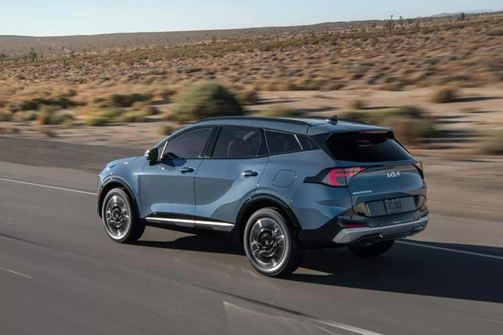 Riêng Kia Sportage 2026 phiên bản tiêu chuẩn EX chỉ có sẵn các màu đen Ebony, đen Fusion, xám Gravity, xám Panthera, xám Steel, trắng ngọc trai Glacial và trắng Snow White – tất cả đều là các tông trung tính.