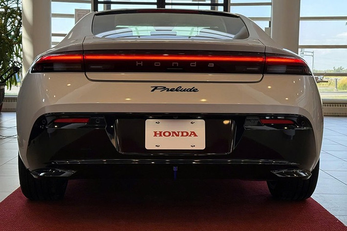 Prelude trở lại không chỉ đánh thức ký ức, mà còn cho thấy Honda vẫn biết cách khiến người yêu xe – dù ở bất kỳ thế hệ nào – phải xúc động. Có lẽ chính những người từng lái Prelude thuở trẻ lại đang viết tiếp câu chuyện mới của mẫu xe biểu tượng này.