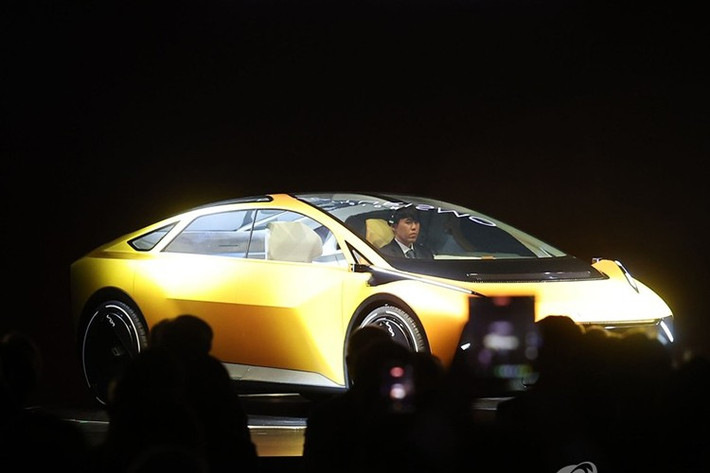 Theo Kia, thiết kế của Vision Meta Turismo Concept mới là sự tôn vinh vẻ đẹp tốc độ và sự thanh lịch từng gắn liền với những chiếc xe đường dài thập niên 1960 – nhưng được thể hiện bằng một ngôn ngữ đương đại, đậm chất điện khí hóa.