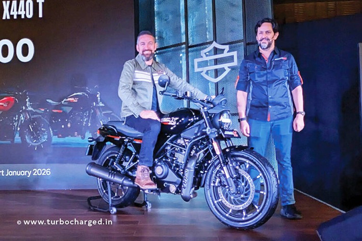 Harley-Davidson X440T 2026 mới là phiên bản nâng cấp của phiên bản X440 ra mắt lần đầu tiên vào hổi đầu năm 2023 tại Ấn Độ. Tại thị trường Nam Á này, X440T sẽ cạnh tranh với các đối thủ đáng gờm như Royal Enfield Classic 350, Benelli Imperiale 400, Bajaj Dominar 400, Triumph Speed 400 và Honda CB350 Highness.