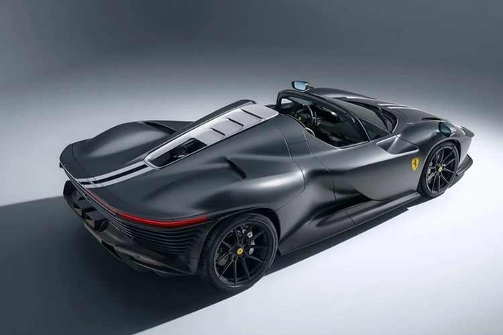 Toàn bộ hệ thống xả được phủ lớp cách nhiệt nhằm giảm nhiệt độ khoang động cơ và cải thiện độ ổn định. Để tản nhiệt tốt hơn, Novitec mang đến giải pháp mạ vàng 999 cho toàn bộ ống xả.