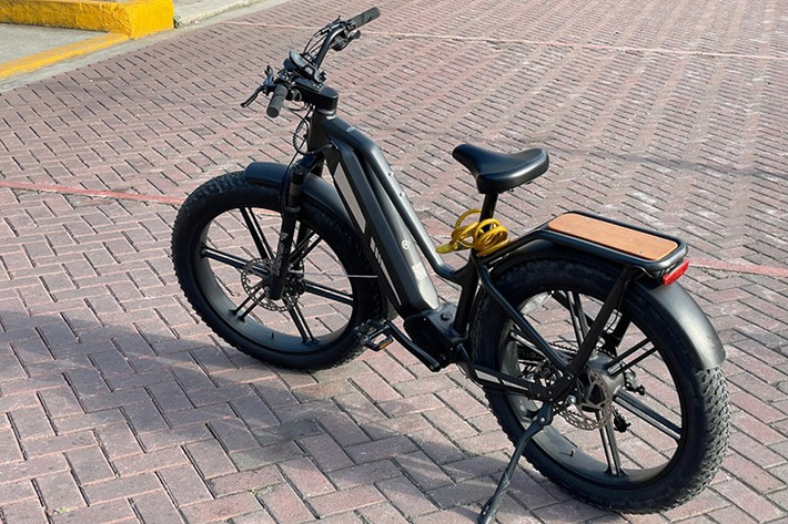 Dù nặng tới 37,8 kg, chiếc “SUV hai bánh” này vẫn cực kỳ mạnh mẽ, thoải mái và phù hợp cho mọi hành trình phiêu lưu khám phá từ thành thị đến ngoại ô.