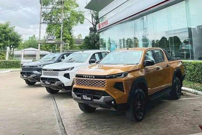 Toyota Việt Nam mới đây tiếp tục đăng tải loạt hình ảnh hé lộ mẫu Hilux phiên bản mới, đồng thời công bố chương trình ưu đãi dành cho nhóm khách hàng tiên phong. Bên cạnh đó, hãng xe Nhật Bản cũng đã công bố ngày ra mắt Toyota Hilux 2026 vào ngày 19/1 tới đây tại Hà Nội.