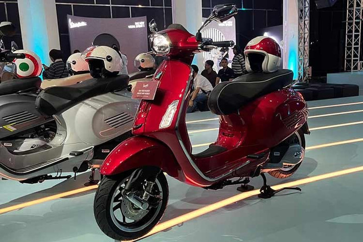 Các mẫu Vespa Primavera , Primavera S, Sprint và Sprint S hiện sử dụng bảng đồng hồ màn hình LCD đơn sắc với giao diện màu. Trong khi đó, Sprint Tech vẫn được trang bị màn hình TFT màu đầy đủ như mẫu xe trước đó.