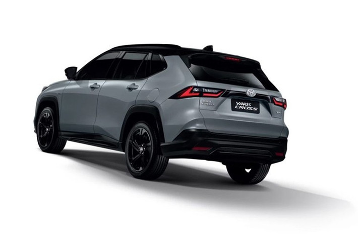 Điểm nhấn của phiên bản NightShade nằm ở diện mạo ngoại thất khác biệt hoàn toàn so với các bản còn lại. Xe sở hữu lưới tản nhiệt thiết kế mới Metro Stylish, ốp cản trước và sau màu đen...