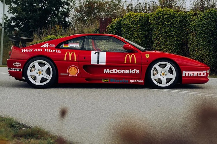 F355 Challenge là một trong những mẫu xe hiếm hoi kết hợp giữa tinh thần đua xe và khả năng sử dụng hợp pháp trên đường phố tại châu Âu. Có tổng cộng 108 chiếc được sản xuất với cấu hình hộp số sàn 6 cấp. Sau đó F355 Challenge được thay thế bởi F360 Modena Challenge vào năm 2000.