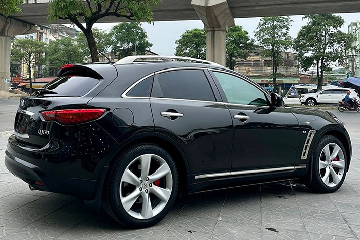 Thực tế cho thấy, trong tầm giá khoảng 1 tỷ đồng, nhiều người dùng Việt sẵn sàng lựa chọn xe sang "nồi đồng cối đá" thương hiệu Nhật Bản đã qua sử dụng thay vì xe phổ thông mới.