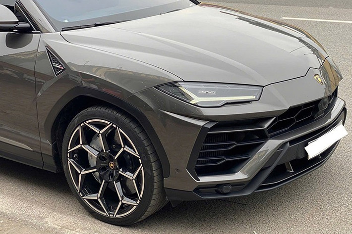Trước khi nhanh chóng chốt đơn chiếc siêu SUV Lamborghini Urus đời 2022 đã qua sử dụng này, đại gia Hà Nội chủ nhân mới của chiếc xe trải nghiệm qua nhiều siêu xe, xe thể thao.