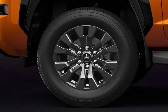 Để tối ưu khả năng kiểm soát, Mitsubishi còn tích hợp cho Triton thế hệ mới công nghệ Active Yaw Control, giúp xe vào cua ổn định và an toàn ngay cả trong những điều kiện địa hình phức tạp nhất.