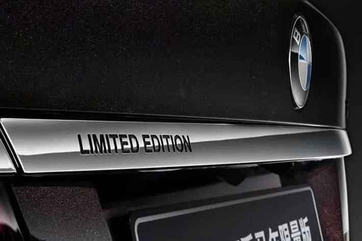 Không có phiên bản đặc biệt nào hoàn chỉnh chỉ với ngoại thất, vì vậy nội thất của X5 cũng sẽ có một số điểm nhấn lấy cảm hứng từ ngựa. Văn hóa Trung Quốc ưa chuộng các sắc thái đỏ và vàng, điều mà phiên bản đặc biệt này thể hiện qua bậc cửa màu vàng và ghế da tổng hợp màu đỏ sẫm.