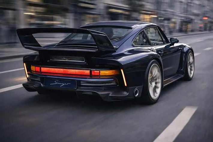 Động cơ nâng cấp được phát triển dựa trên kinh nghiệm lâu năm của Singer khi tiếp xúc với 911 cổ điển. Chương trình DLS mang đến kết quả là chiếc Porsche 911 có đầu xi-lanh làm mát bằng nước kết hợp xi-lanh làm mát không khí và quạt điện.