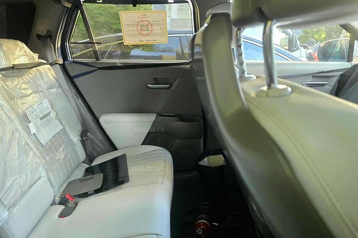 Hyundai đang tập trung mạnh vào điện khí hóa cho thế hệ này. Tucson 2027 dự kiến ​​sẽ tập trung mạnh vào các thiết lập điện hóa tiên tiến. Kiến trúc Hybrid TMED-II được đồn đoán sẽ cải thiện hiệu quả và khả năng truyền tải điện năng, có thể bao gồm bố trí 2 mô-tơ - mỗi chiếc ở 1 cầu.