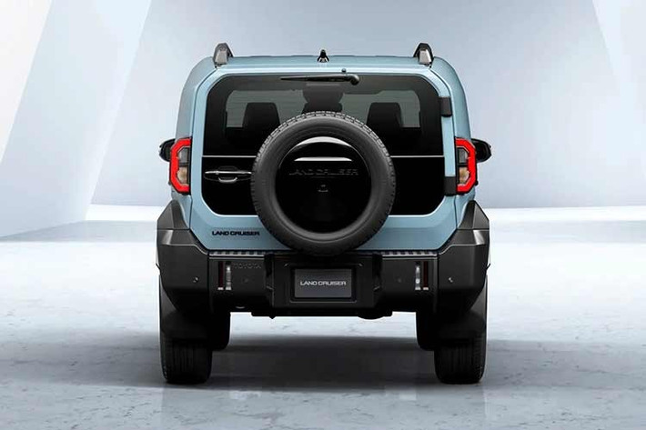 Trước mắt, Toyota vẫn giữ kín lộ trình sản phẩm, tập trung cho màn ra mắt tại Nhật Bản dự kiến vào tháng 5/2026. Tại đây, người mua sẽ chỉ có một phiên bản duy nhất mang tên VX, nhận diện bằng cụm đèn pha LED hình chữ nhật và danh sách trang bị tiêu chuẩn khá đầy đủ.