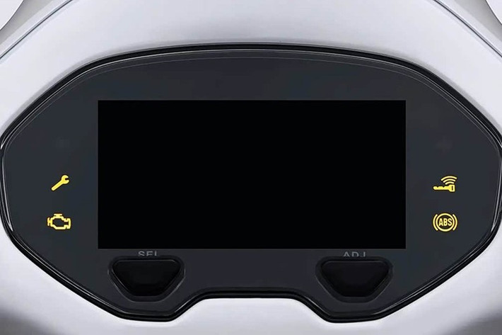 Haojue Lumi 125 có bốn lựa chọn màu sắc thời trang: trà sữa, xanh xám, trắng ngọc trai và hồng mạ vàng, phù hợp với thị hiếu của người dùng nữ trẻ tuổi. Kích thước của xe gồm chiều dài 1.825 mm, rộng 695 mm, cao 1.110 mm.