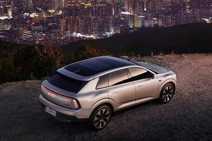 Tất cả các phiên bản của xe đều sử dụng pin của CATL với dung lượng 109 kWh, cung cấp phạm vi di chuyển 751 km theo tiêu chuẩn CLTC. Ngoài ra, E7X còn được trang bị kiến trúc điện áp cao 900V tiêu chuẩn để rút ngắn thời gian sạc pin.