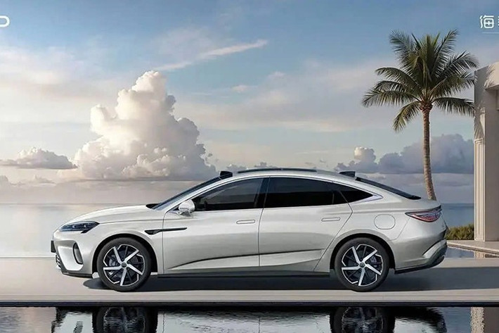 Các mẫu xe Seal 07 DM-i hiện tại với hệ truyền động hybrid có giá từ 149.800 đến 186.800 nhân dân tệ (558,3 - 696,3 triệu đồng). Giá của phiên bản EV vẫn chưa được tiết lộ.