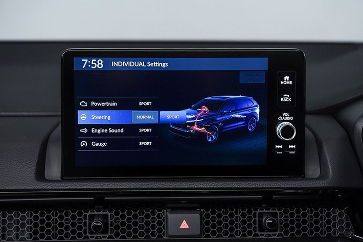 Ngoài ra, xe còn có cảnh báo phương tiện cắt ngang khi lùi (Cross Traffic Monitor – CTM), cùng với kết nối Google Built‑in, hệ thống Honda CONNECT với khóa kỹ thuật số Digital Key, camera 360°, cảm biến đỗ xe trước/sau, và màn hình đồng hồ TFT kích thước 10.2 inch. Phiên bản từ e:HEV ES trở lên còn có hệ thống âm thanh cao cấp BOSE và nội thất cao cấp hơn.